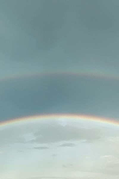 По Обе Стороны Радужного Моста